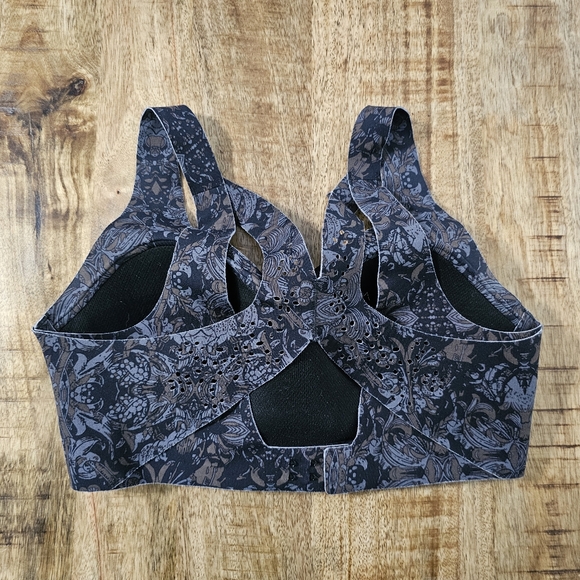 Six Victoria Secret Sports Bras 32C - Picture 4 of 16